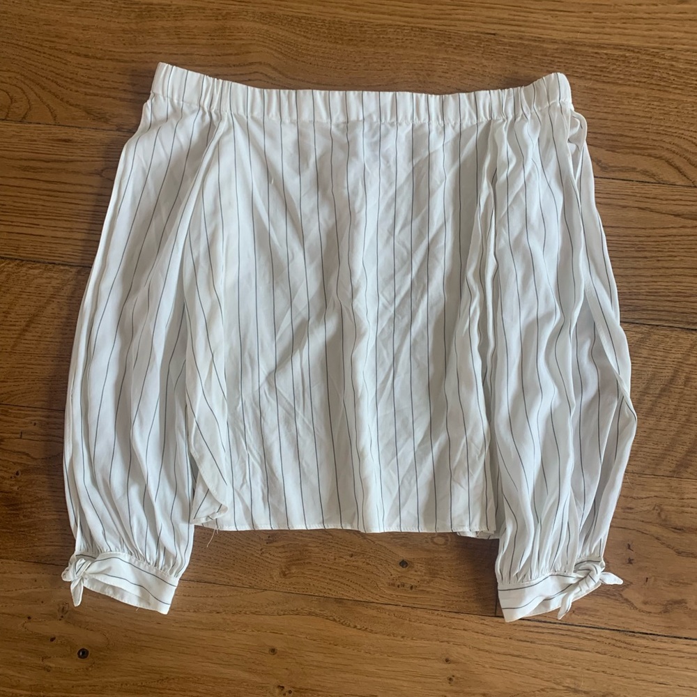 OFF THE SHOULDER WHITE STRIPED TOP